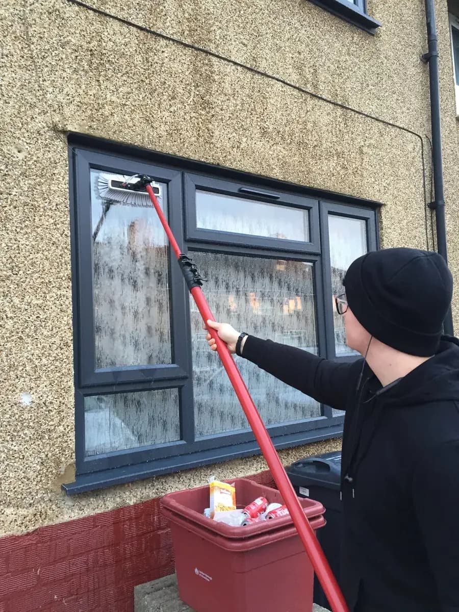 Window cleaning using pure water equipment